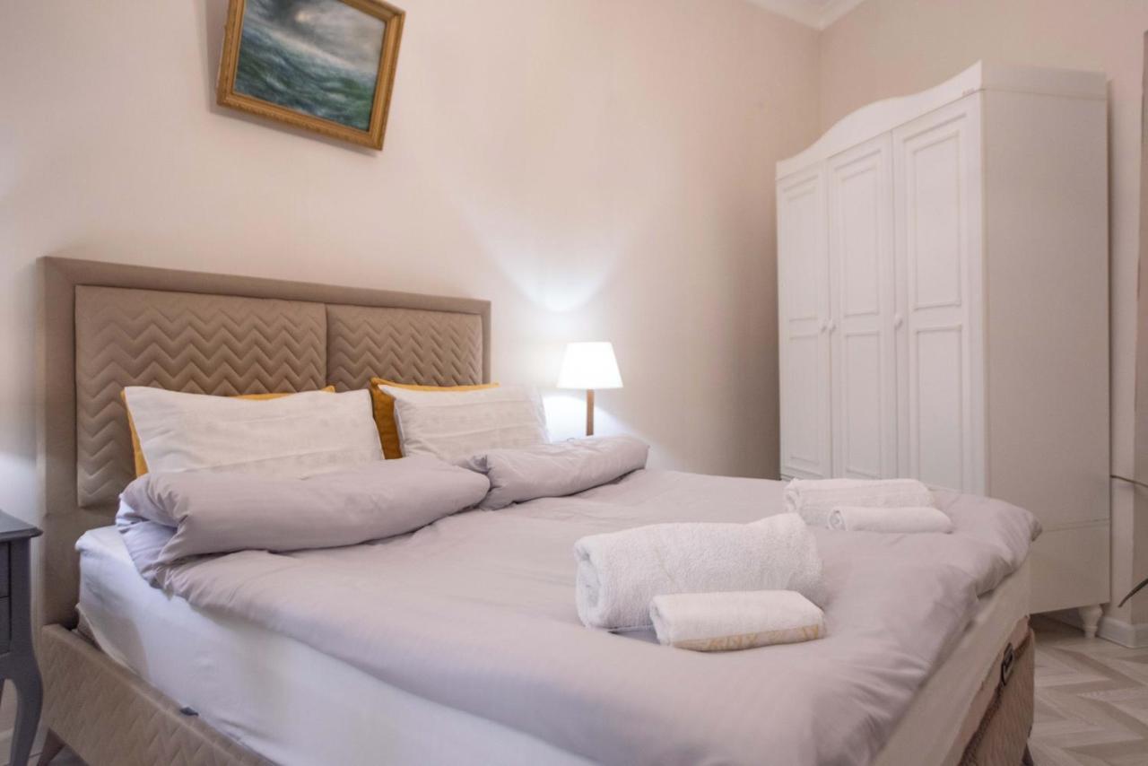 Old Town-Booking Apartment Тбилиси Екстериор снимка