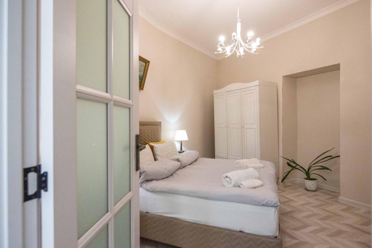 Old Town-Booking Apartment Тбилиси Екстериор снимка